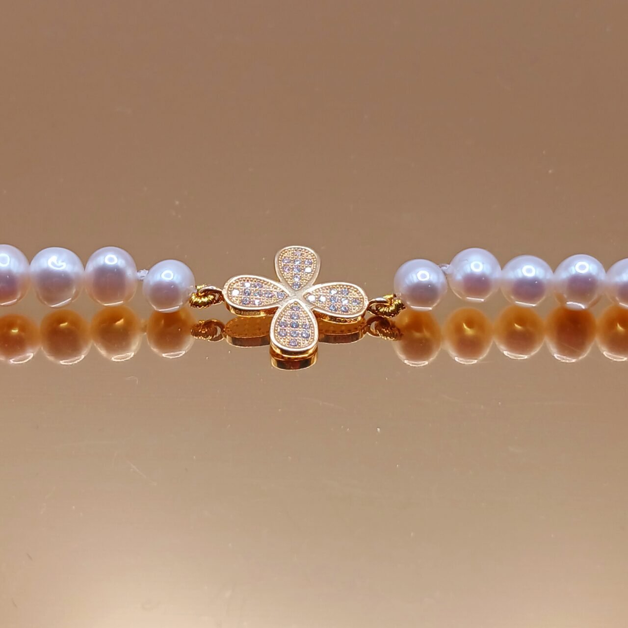 Collana con perle di fiume Fior di Loto
