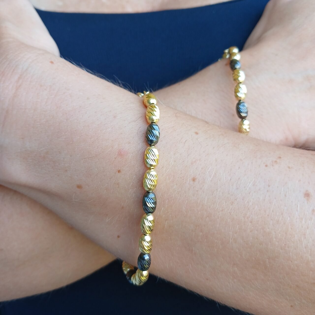 Bracciale granelli dorati e antracite-modello Aurora