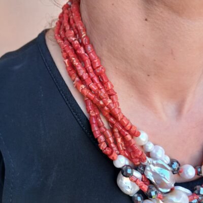 Collana con Perle di Acqua Dolce Barocche e Corallo-Modello Selvaggia - immagine 3