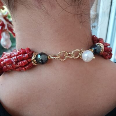 Collana con Perle di Acqua Dolce Barocche e Corallo-Modello Selvaggia - immagine 5