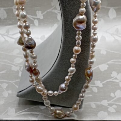Collana con le perle scaramazze e perle di acqua dolce-modello Melania - immagine 5
