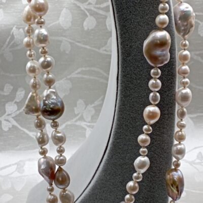 Collana con le perle scaramazze e perle di acqua dolce-modello Melania - immagine 3
