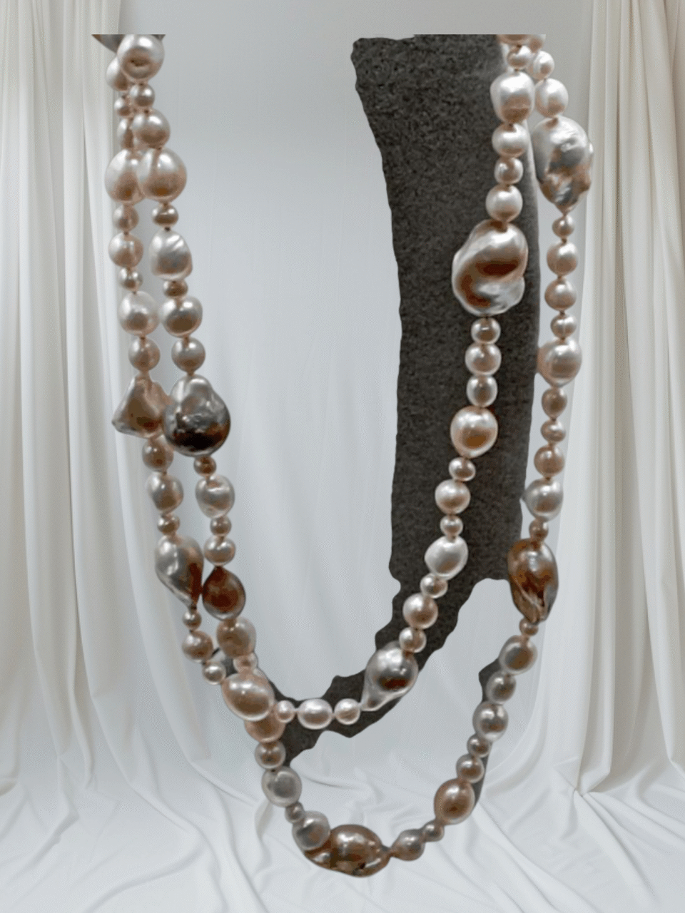 Collana con le perle scaramazze e perle di acqua dolce-modello Melania