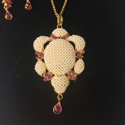 Ciondolo con microperle e pietre naturali-modello Ginevra