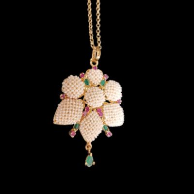 Ciondolo con microperle e pietre naturali-modello Roberta