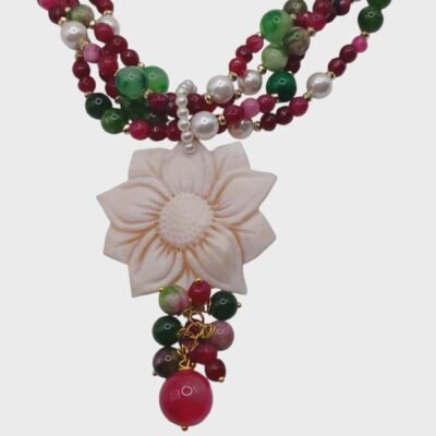 Collana con le pietre naturali e cammeo-modello Malaga