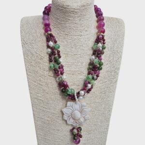 Collana con le pietre naturali e cammeo-modello Malaga