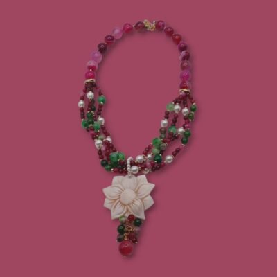 Collana con le pietre naturali e cammeo-modello Malaga