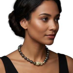 Collana con le perle scaramazze nere