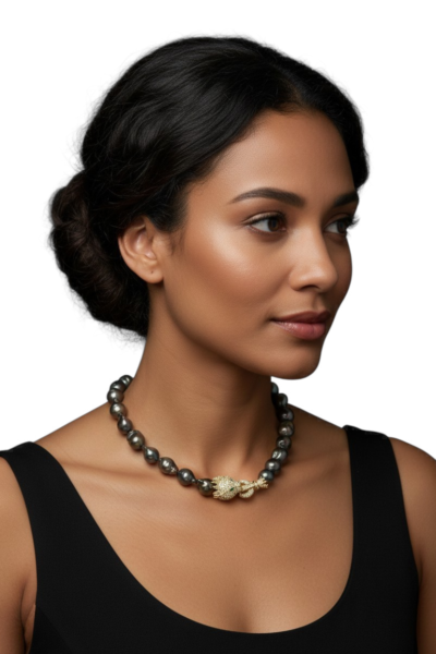 Collana con le perle scaramazze nere
