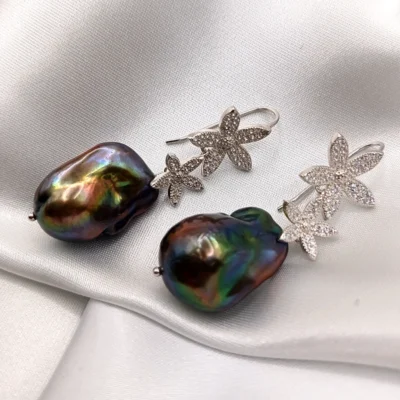 Orecchini Orchidea con grandi perle scaramazze autentiche