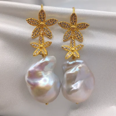 Orecchini Orchidea con grandi perle scaramazze autentiche