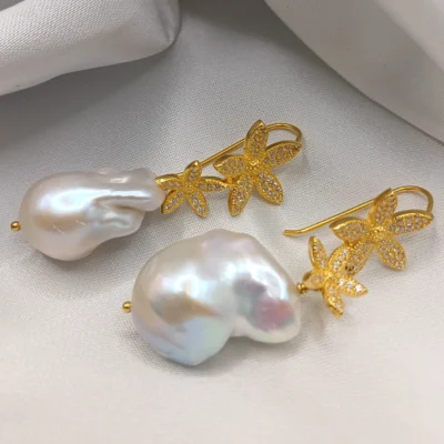 Orecchini Orchidea con grandi perle scaramazze autentiche