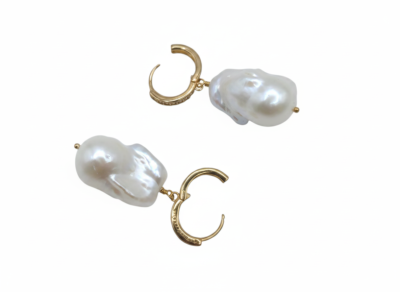 Orecchini Peonia: Eleganza Artigianale con Perle Scaramazze e Oro 24kt