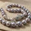 Collana Perle Barocche Grigie con Chiusura Animalier
