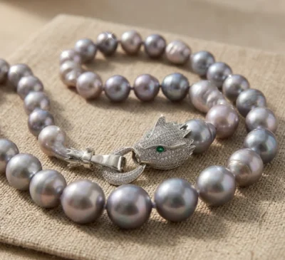 Collana Perle Barocche Grigie con Chiusura Animalier