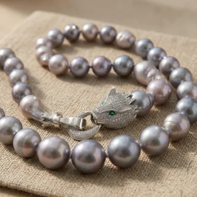 Collana Perle Barocche Grigie con Chiusura Animalier