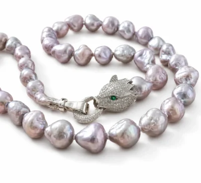 Collana Perle Barocche Grigie con Chiusura Animalier