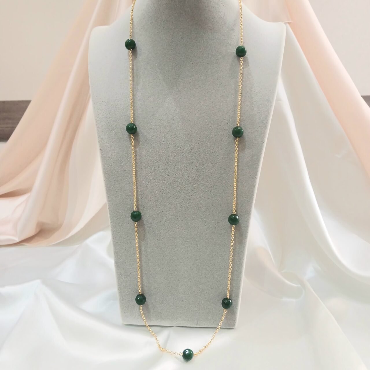 Collana con la pietra Agata naturale
