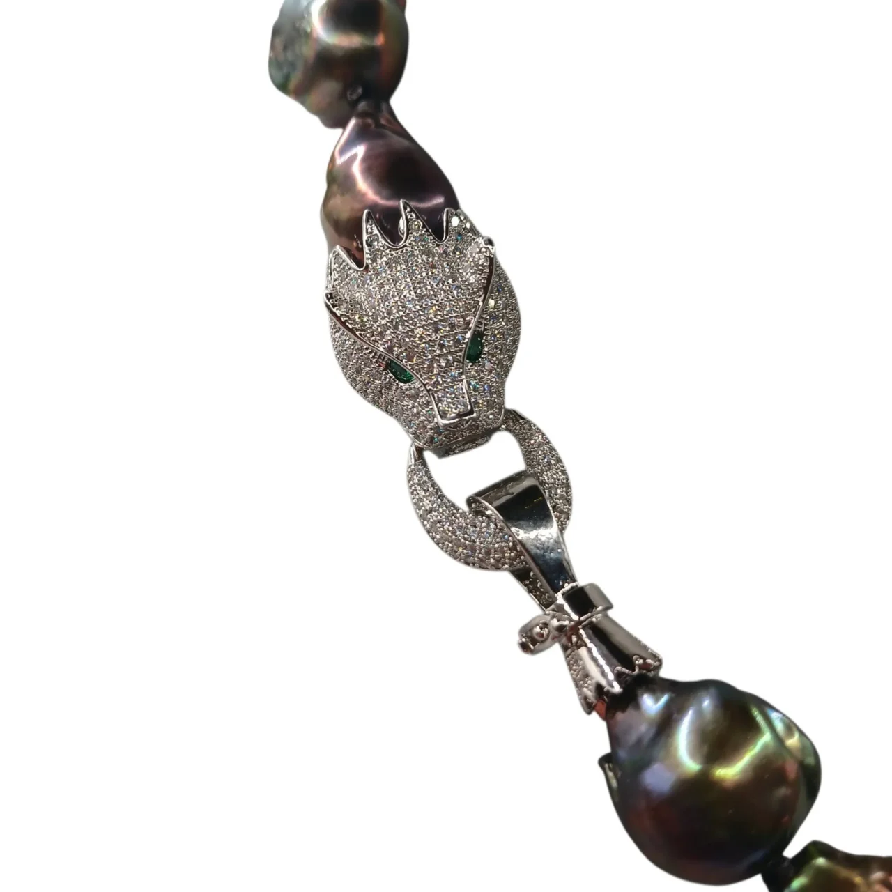 Collana con le perle scaramazze nere e pantera