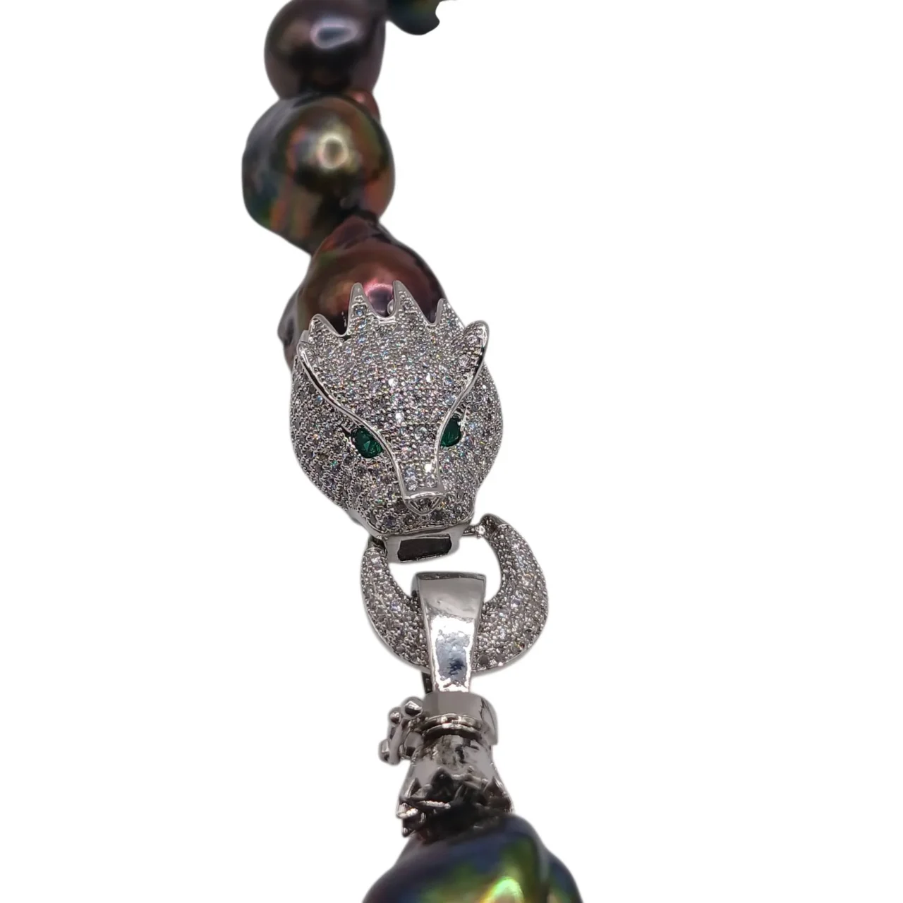 Collana con le perle scaramazze nere e pantera