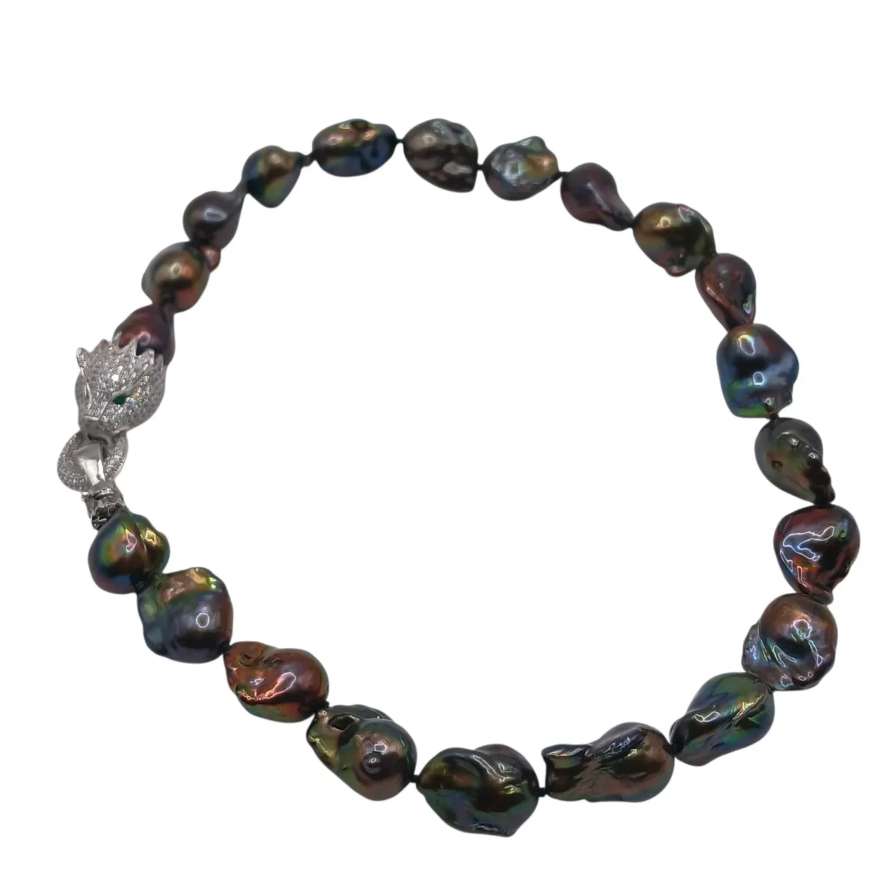 Collana con le perle scaramazze nere e pantera