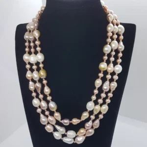 Collana a tre fili di perle d’acqua coltivate e perle barocche-Modello Penelope