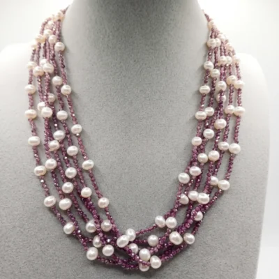 Collana multifilo con le perle d'acqua dolce naturali e pietre sfaccettate nelle tonalità del malva/viola amarena brillante-modello Antonella